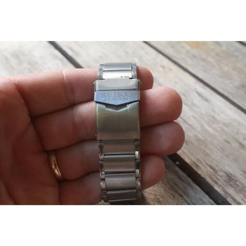 Vintage 1981 Seiko Automatic Mens Silver Watch W/daydate & Green accents